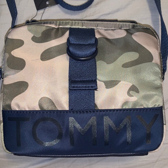 Tommy Hilfiger / Camo Crossbody Bag - Picture 3 of 12